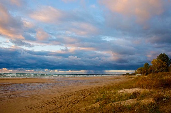 Morning: few visitors to Stratford are aware of the beauty of Bayfield, located on Lake Huron. We start our day by throwing off our shoes and walking the beach. In June 1866, just prior to Confederation, the shores of Lake Huron at Bayfiled entered the history books, being identified as the most probable landing point on Lake Huron for the most recent US invasion of Canada. Local volunteers mustered in strength to defend the yet unformed nation of Canada. We climb up the stairwell and enter the hamlet. 
