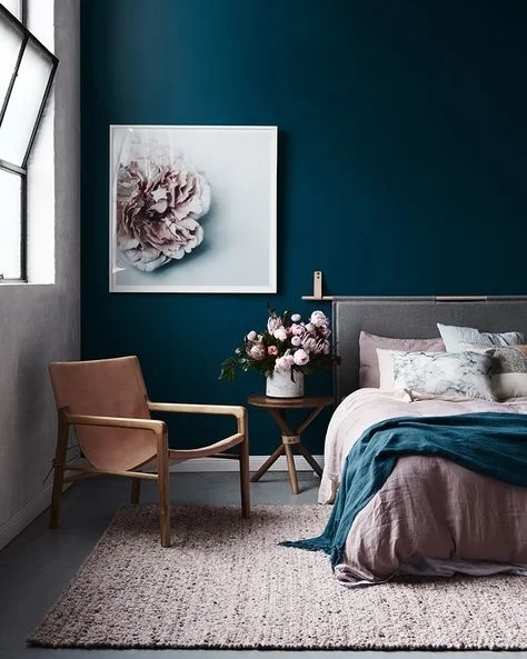 Theres that Teal colour again! This time with a more muted pallet. Blush pink compliments this shade perfectly and large windows provide some much needed light with a ceiling this high.