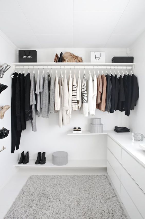 A walk in wardrobe is such a dream for many home owners. This all white walk in maximises space visually buy using fittings and fixtures the same colours as the walls and ceilings to make everything blend into one another as much as possible - less visual blocks = less visual clutter.