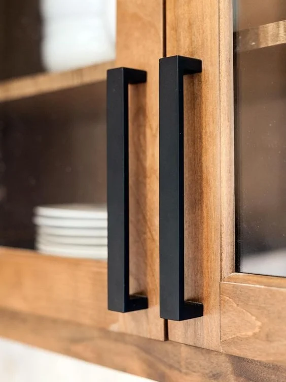 Black handles make a nice contrast against the wood.