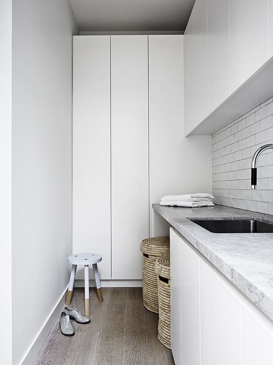 I think this look is so classic and could be replicated in villas or bungalows really well. The wooden floors bring a softness to this space, but you could easily swap these out for a wood look tile for peace of mind. The stone bench top brings some beautiful life and texture to this space.