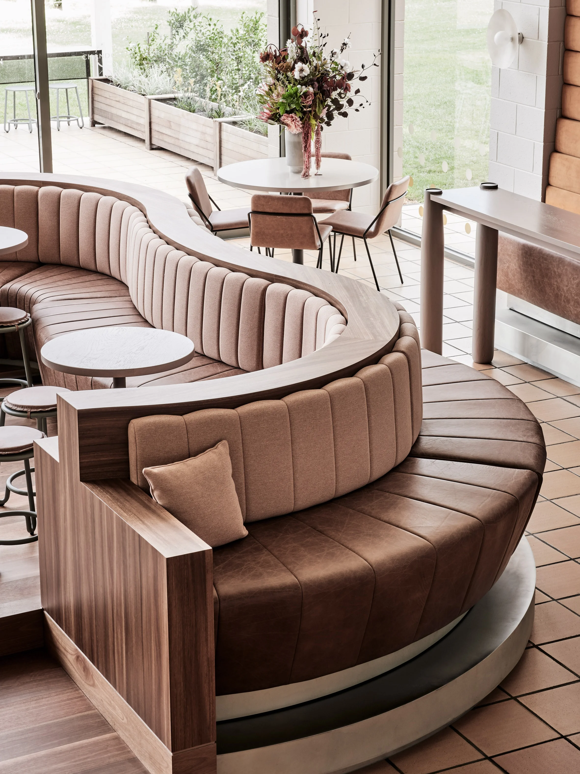 chandon-foolscap-studios-australia-victoria-interiors-bars-extra_dezeen_2364_col_13.jpg