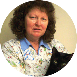 JEANETTE VREDEGOOR VETERINARY NURSE Jeanette has been a vet nurse at Railway Row since 1998, and has been serving the vet industry for over 30 years. She works on a part-time basis and has a special interest in cats and puppies, running our own Puppy Preschool.