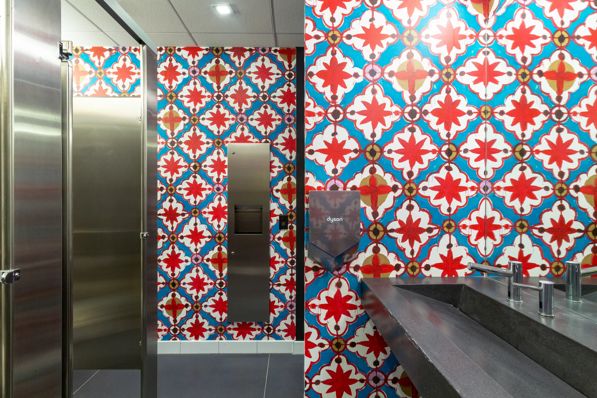 20180726_1410_0072-HDR_bathroomBLUE_rev.jpg