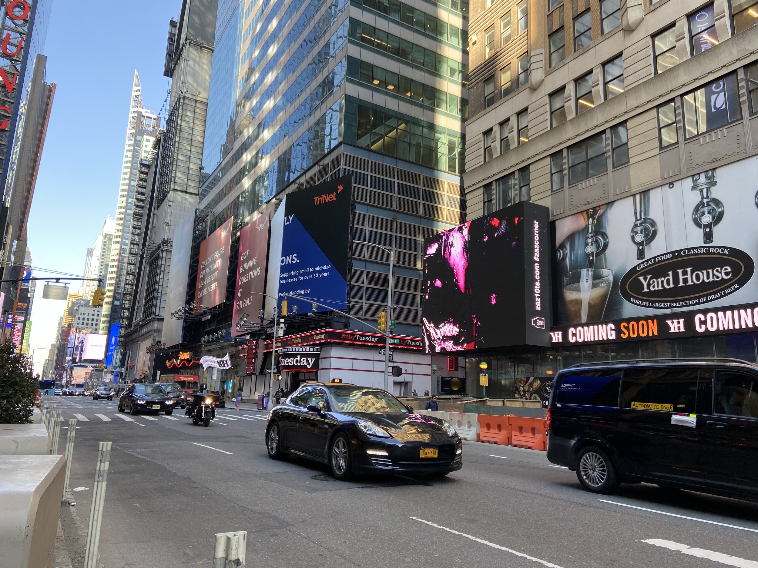 Circling Head on ZAZ Corner Billboard