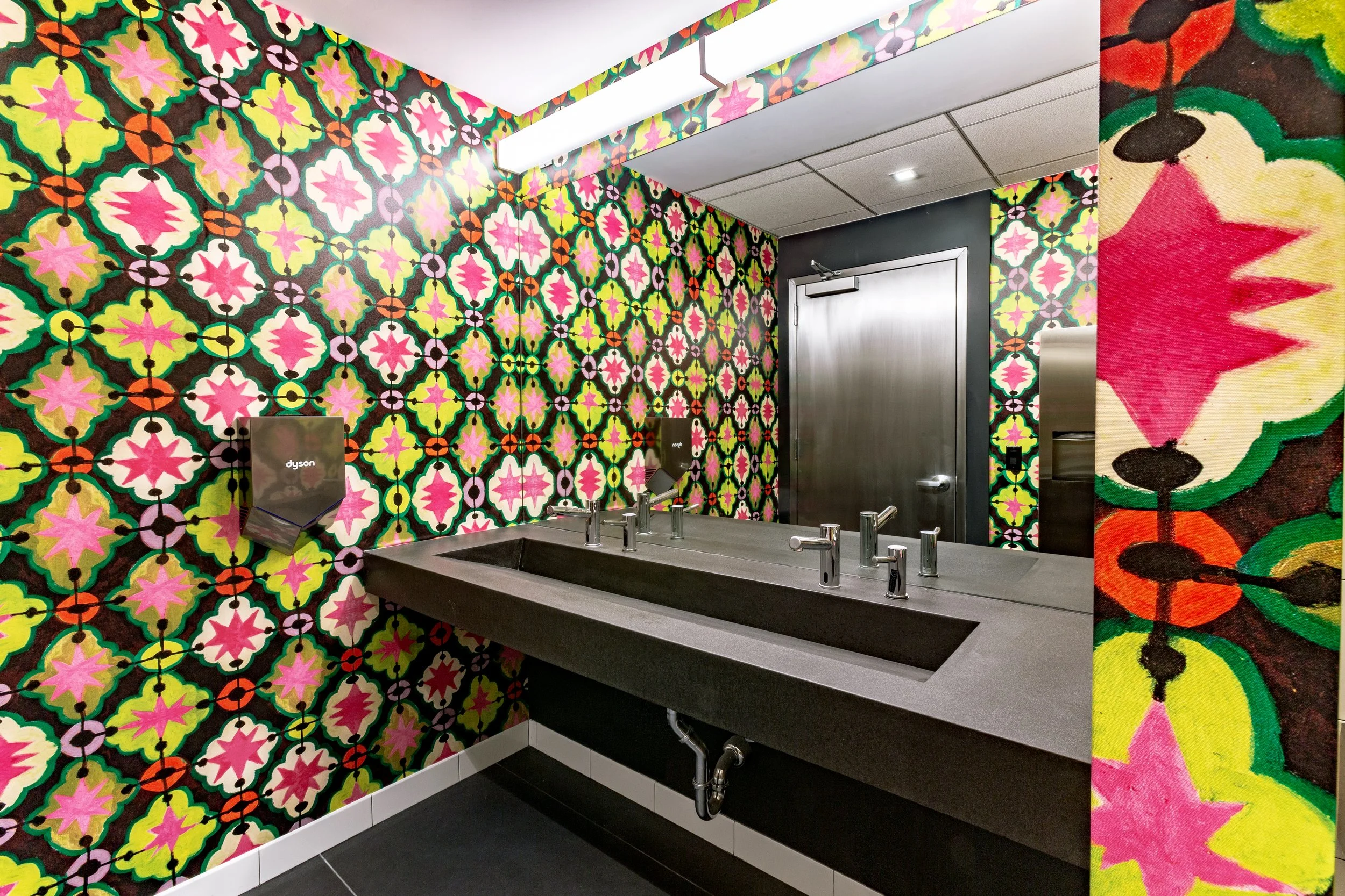 11. 20180726_1410_0249-HDR_bathroomPINK_rev copy.jpg
