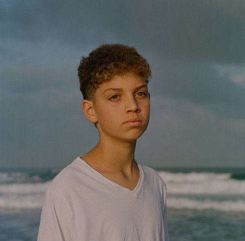 8_Facing the Sea_Uri.jpeg