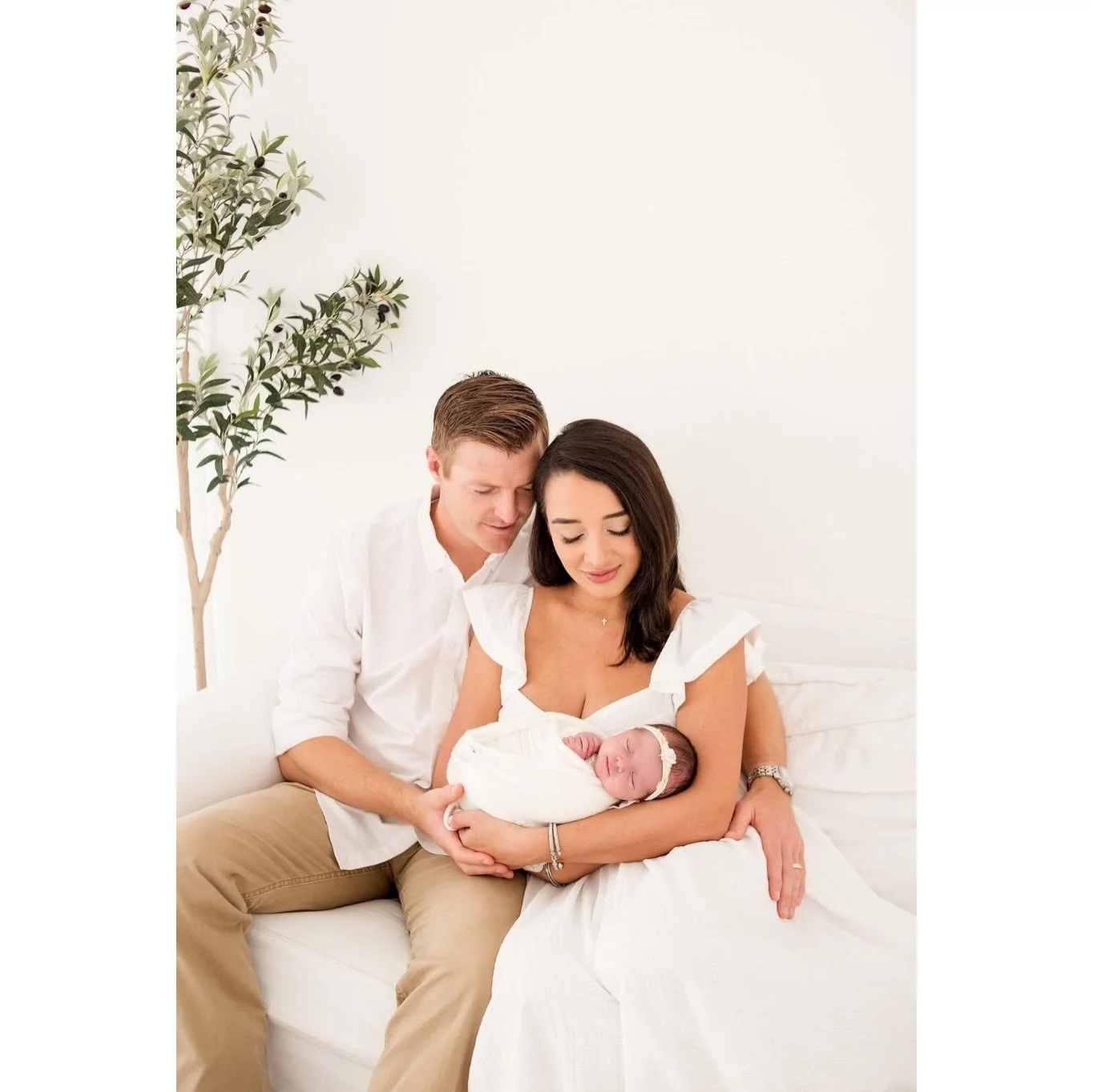 B &amp; her gorgeous parents from her newborn session last year 🥰