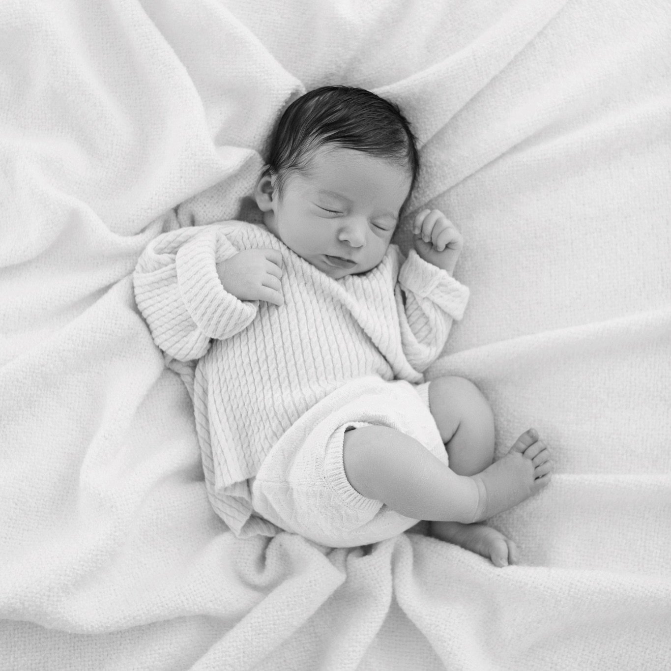 These big siblings absolutely adored their new little brother 🤍