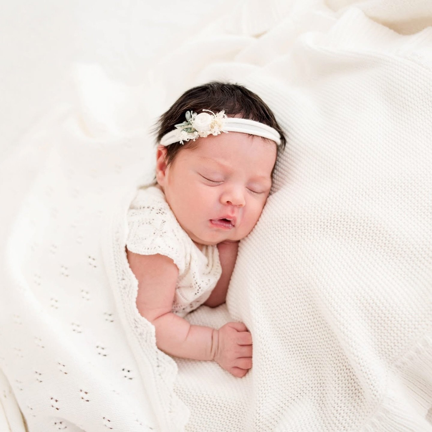 Every once in a while, we incorporate a pop of color throughout a session and it&rsquo;s always so fun to change it up. Neutrals will always have my heart but a little soft color here &amp; there is always welcome.