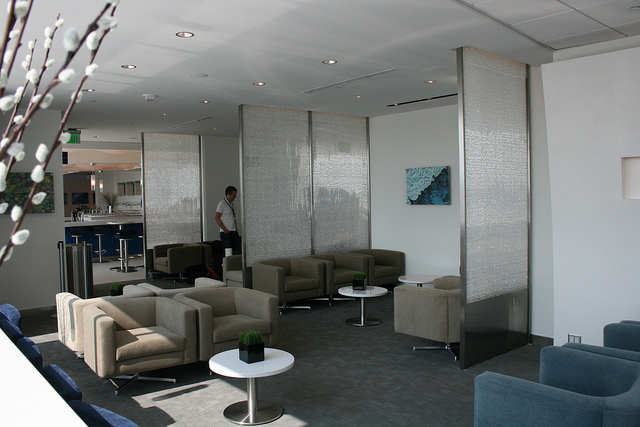 ATL E15  Delta Sky Club - Partitions .jpg