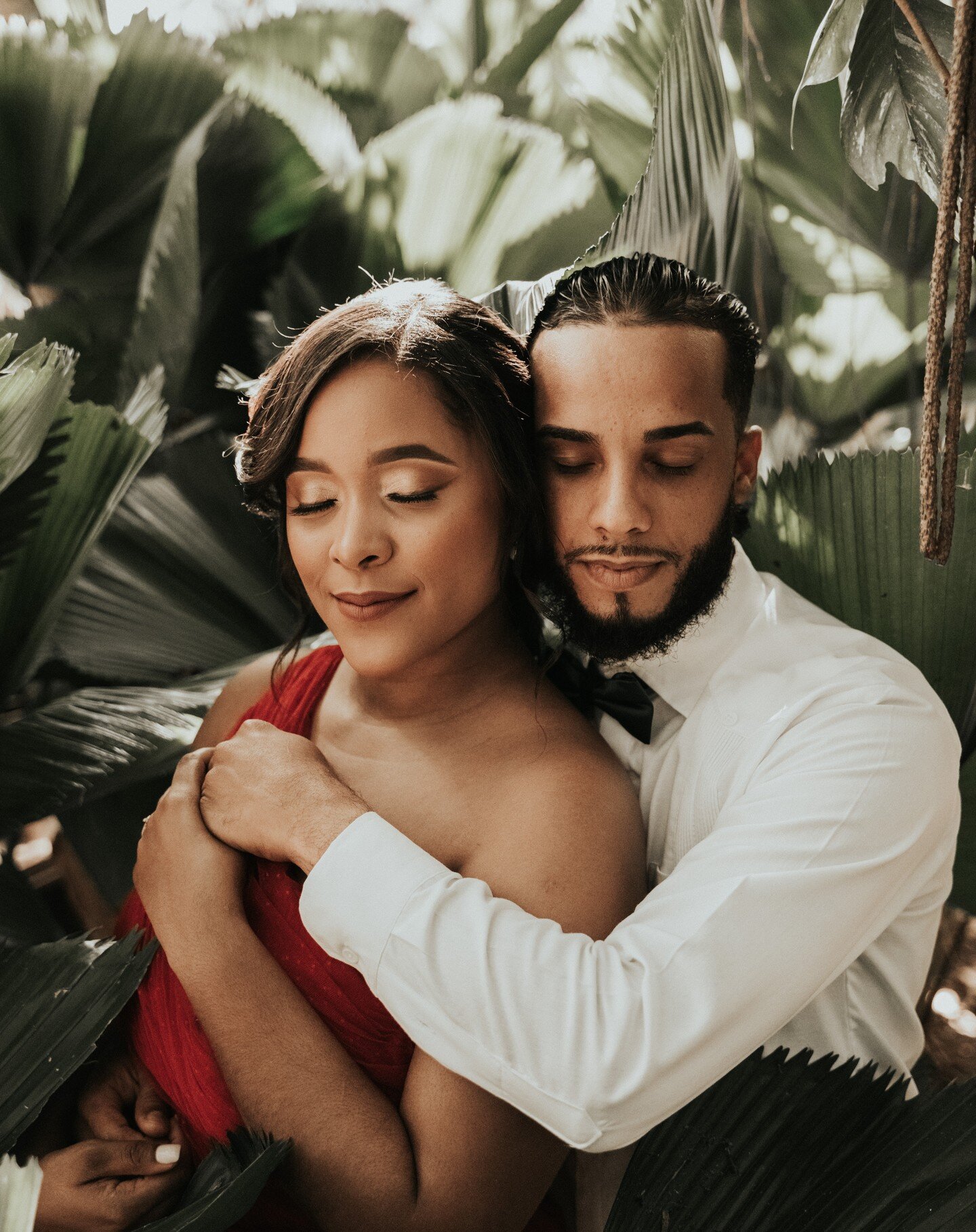 Pierina &amp; Ramon

#bodasrd #noviasrd #greenery #jardinbotanicosantodomingo #reddress