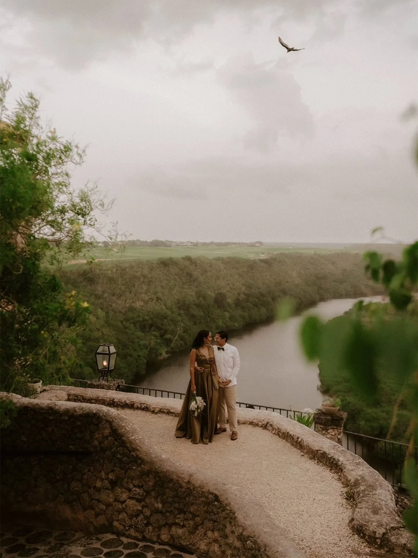 That transition from that bronze sky to the quiet night in Altos de Chavon was everything we needed it to close this photoshoot with my dears Pablo and Meidy. Sometimes all you need is darkness to see from where the lights comes. 

#Altosdevhavon #la