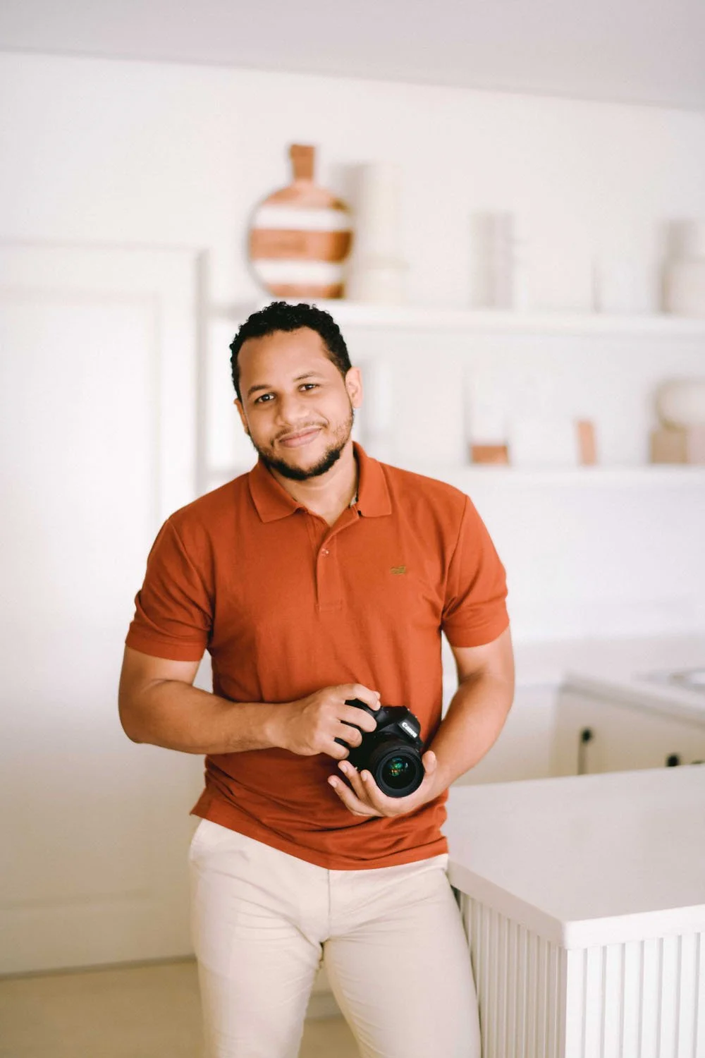 A wedding photographer from Dominican Republic and Punta Cana holding his camera