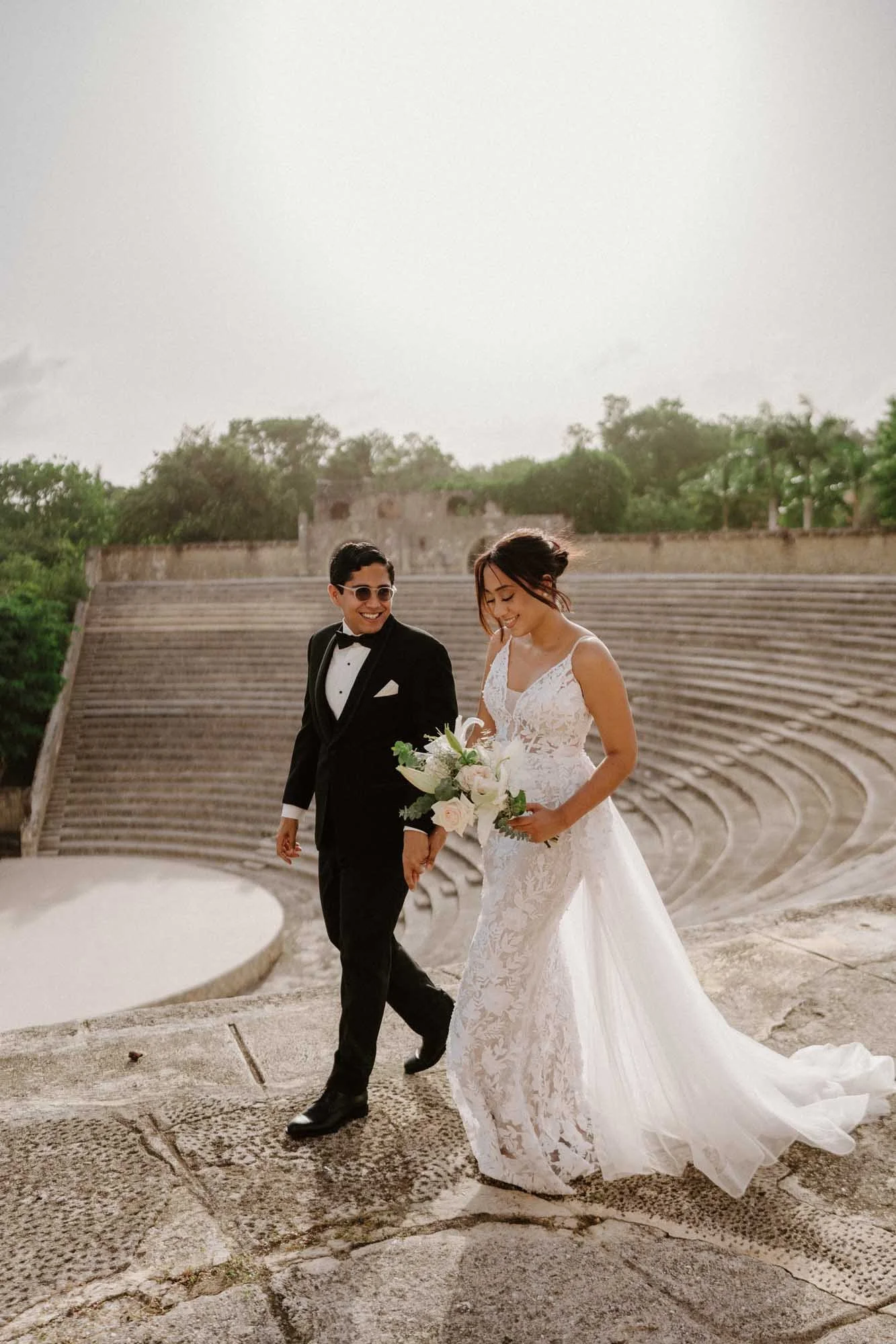 Editorial wedding couple walking in Altos de Chavón Amphitheater, motion blur style, by Adolfo Florentino.