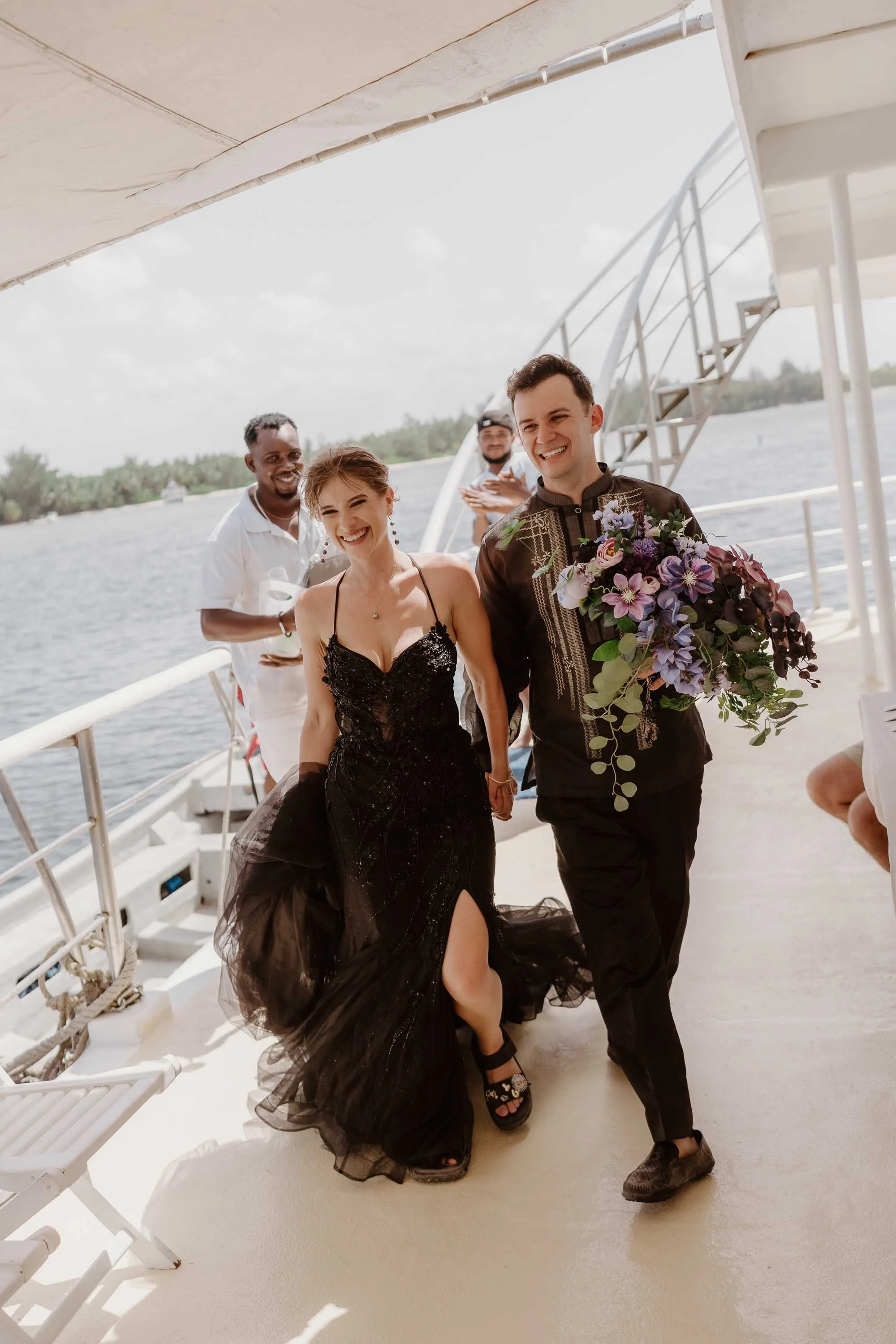 Photo of the couple walking towards the reception in La Barcaza Punta Cana