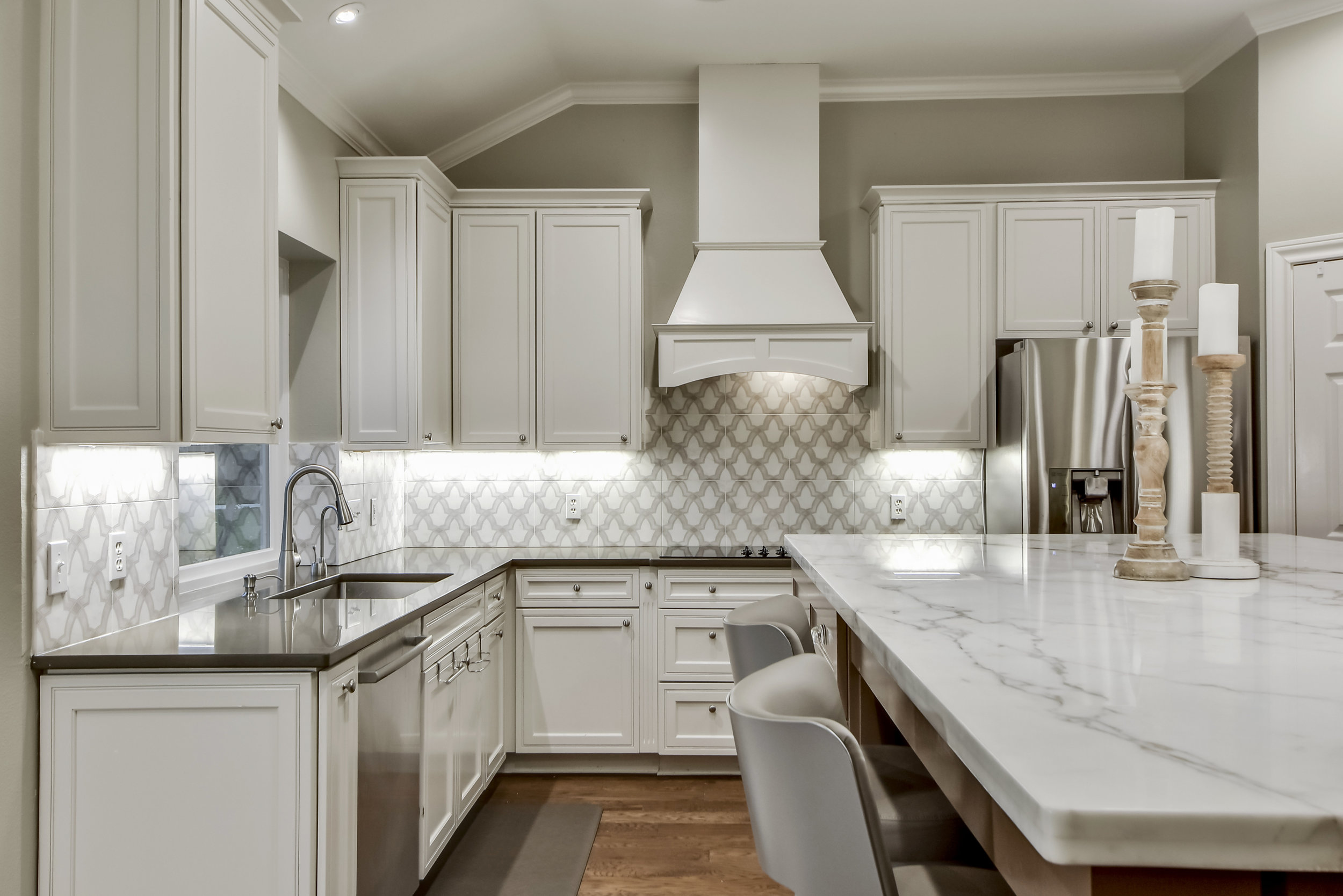White Kitchen Interior Design with Beautiful Tile Backsplash 