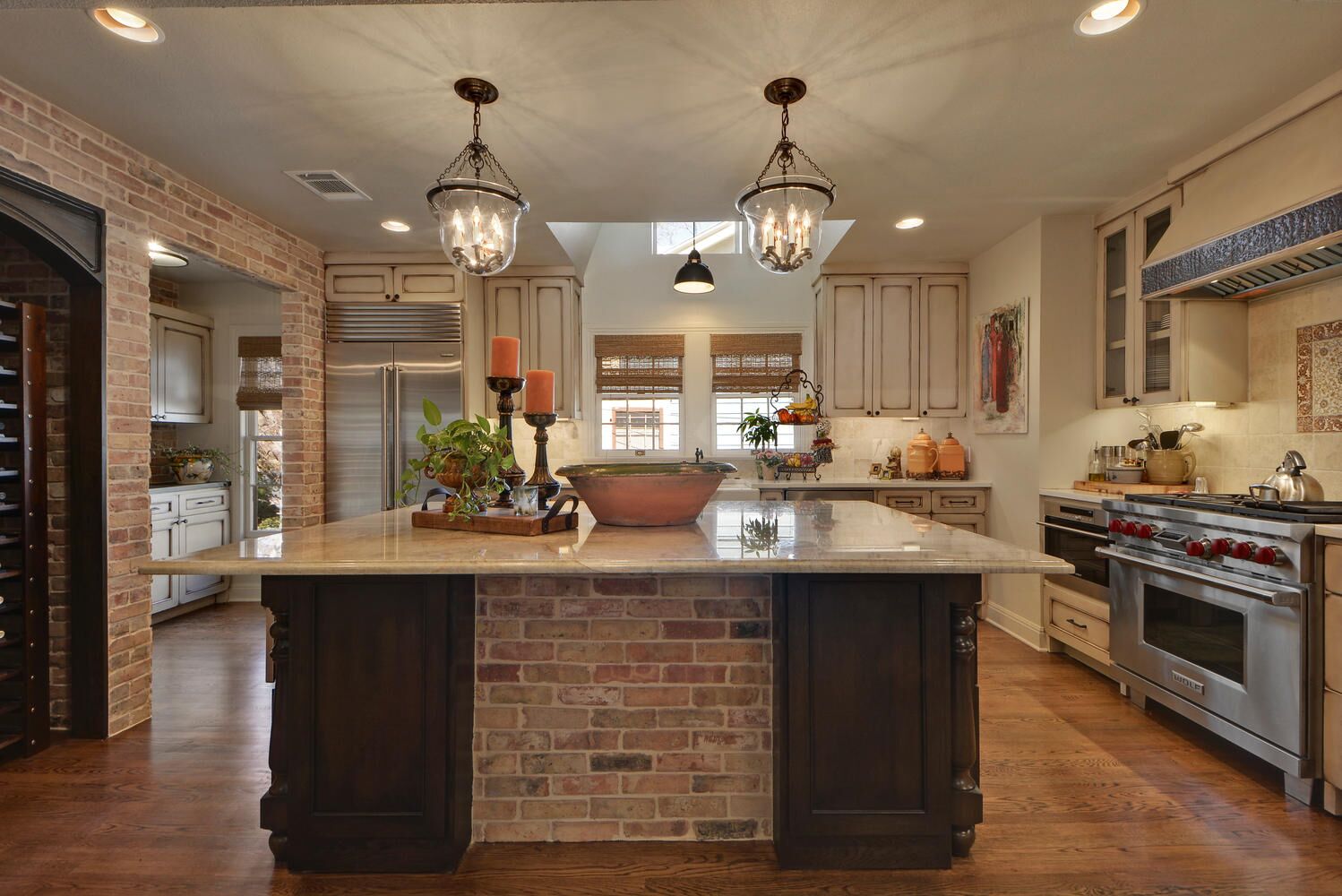 Kitchen design with beautiful kitchen island lighting