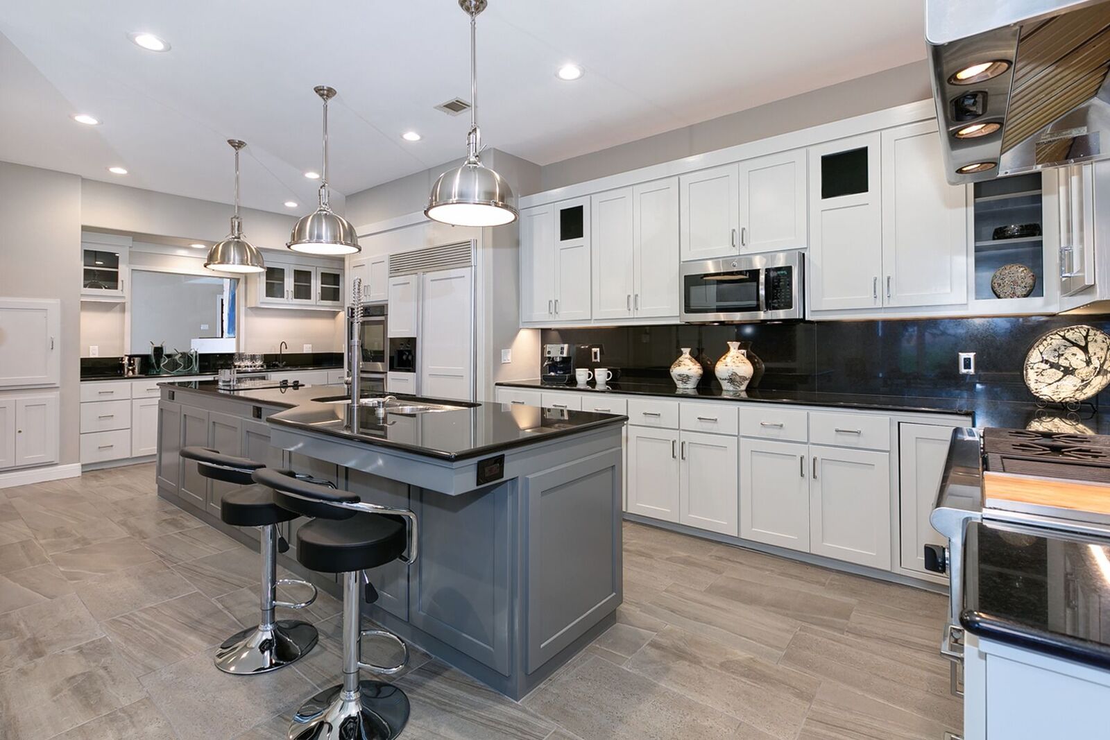 White Transitional Kitchen 