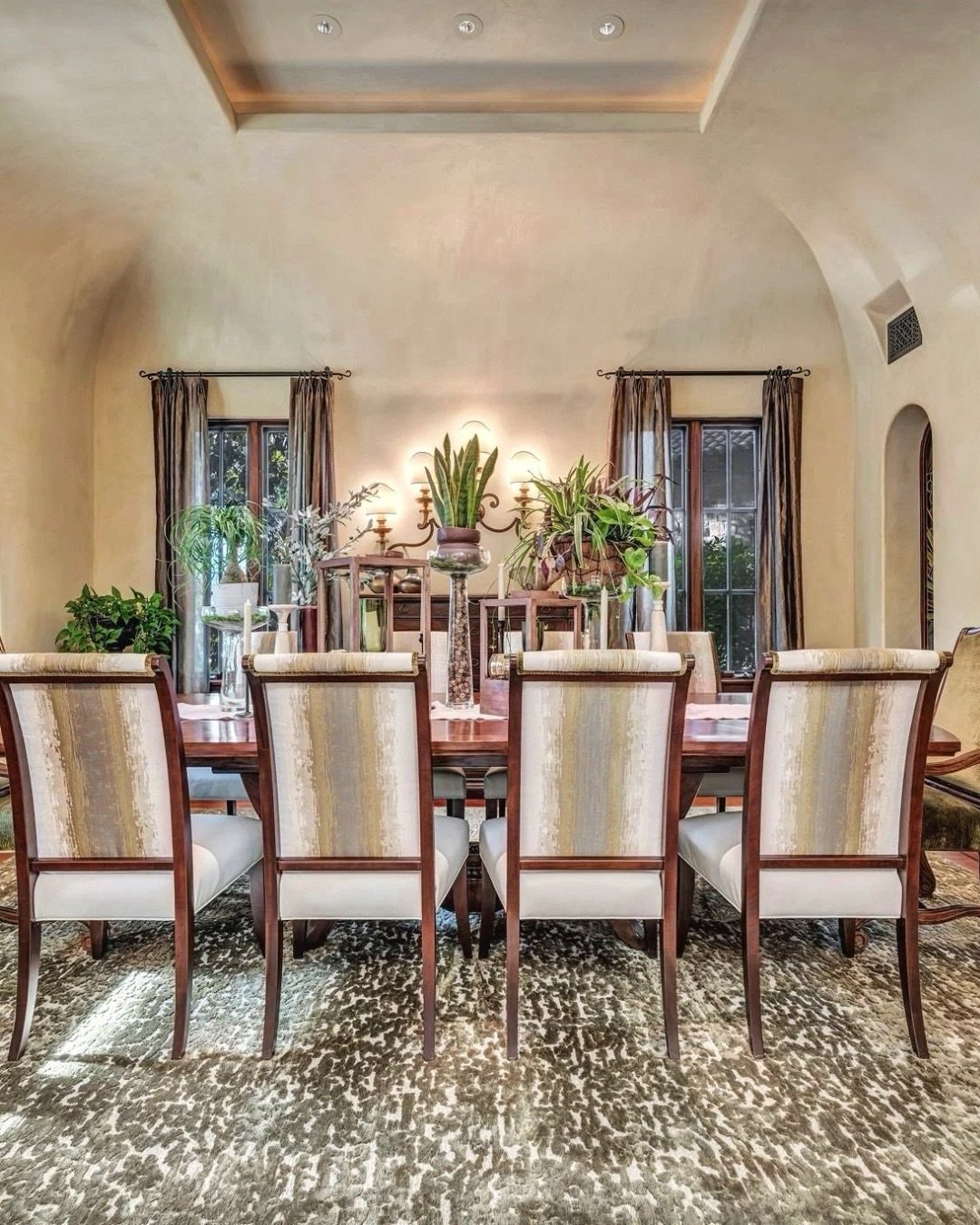 Custom dining room chairs, a custom rug, and made-to-measure draperies&mdash;every detail in this dining room was thoughtfully crafted. These custom touches didn&rsquo;t just update the space, they elevated it, turning everyday dining into something 