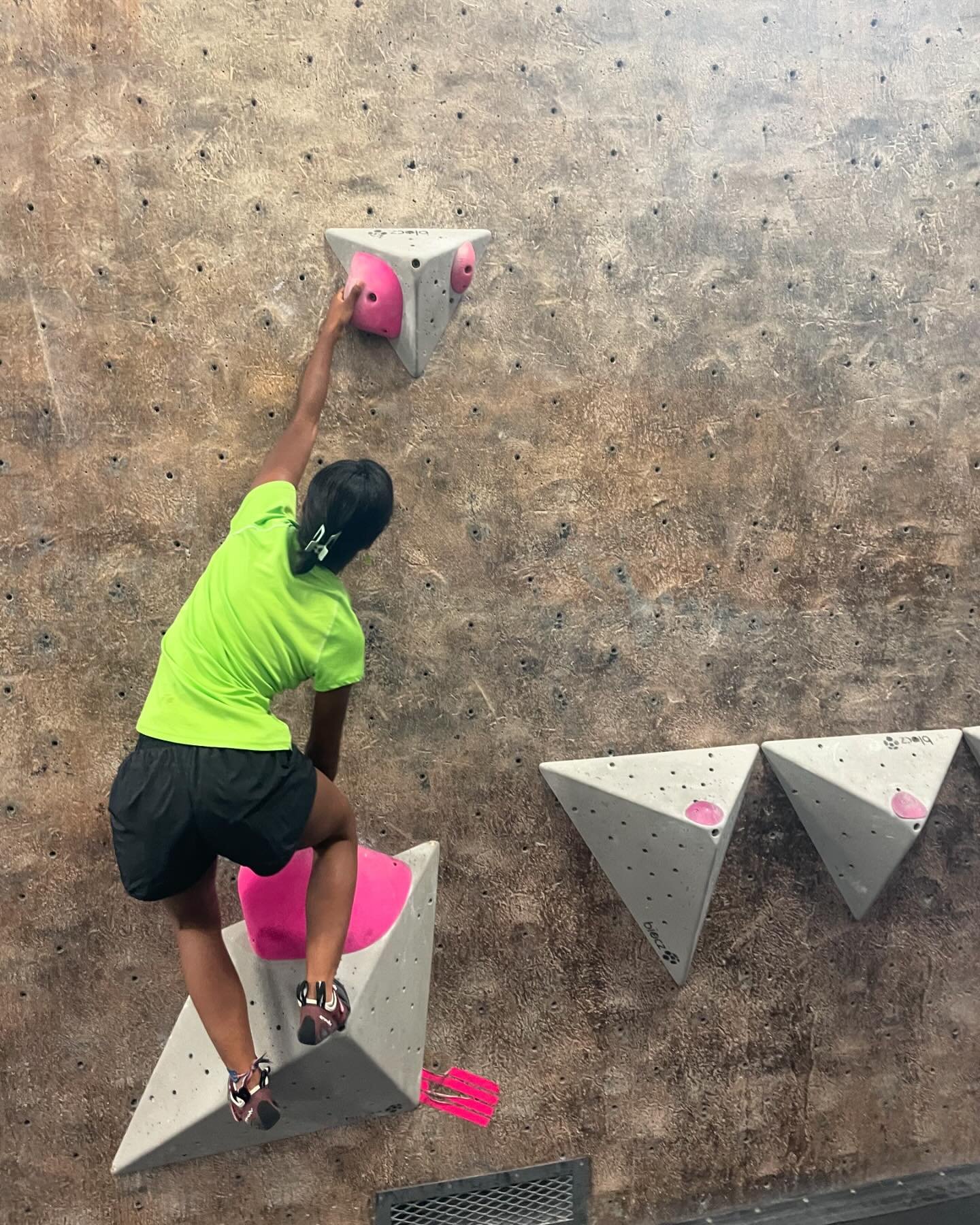 Are you missing a real climbing community in the E. Bay? Check out @bridgesrockgym. Staff are welcoming, diverse all w/o signaling. We had a Comp Team practice there last night and it was so much fun and comfortable to be there. The problems are chal