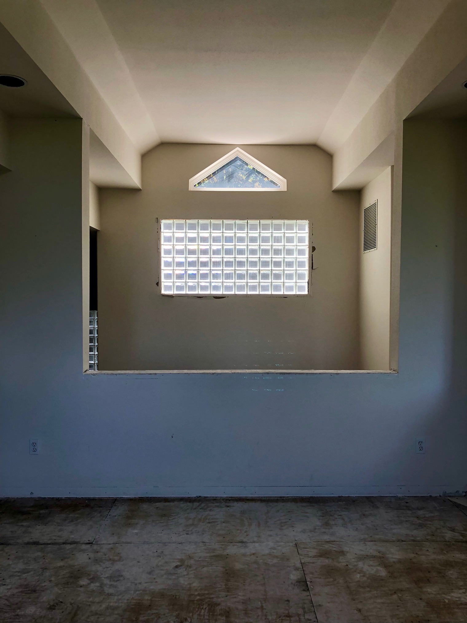 Fairmount Window 01.jpg