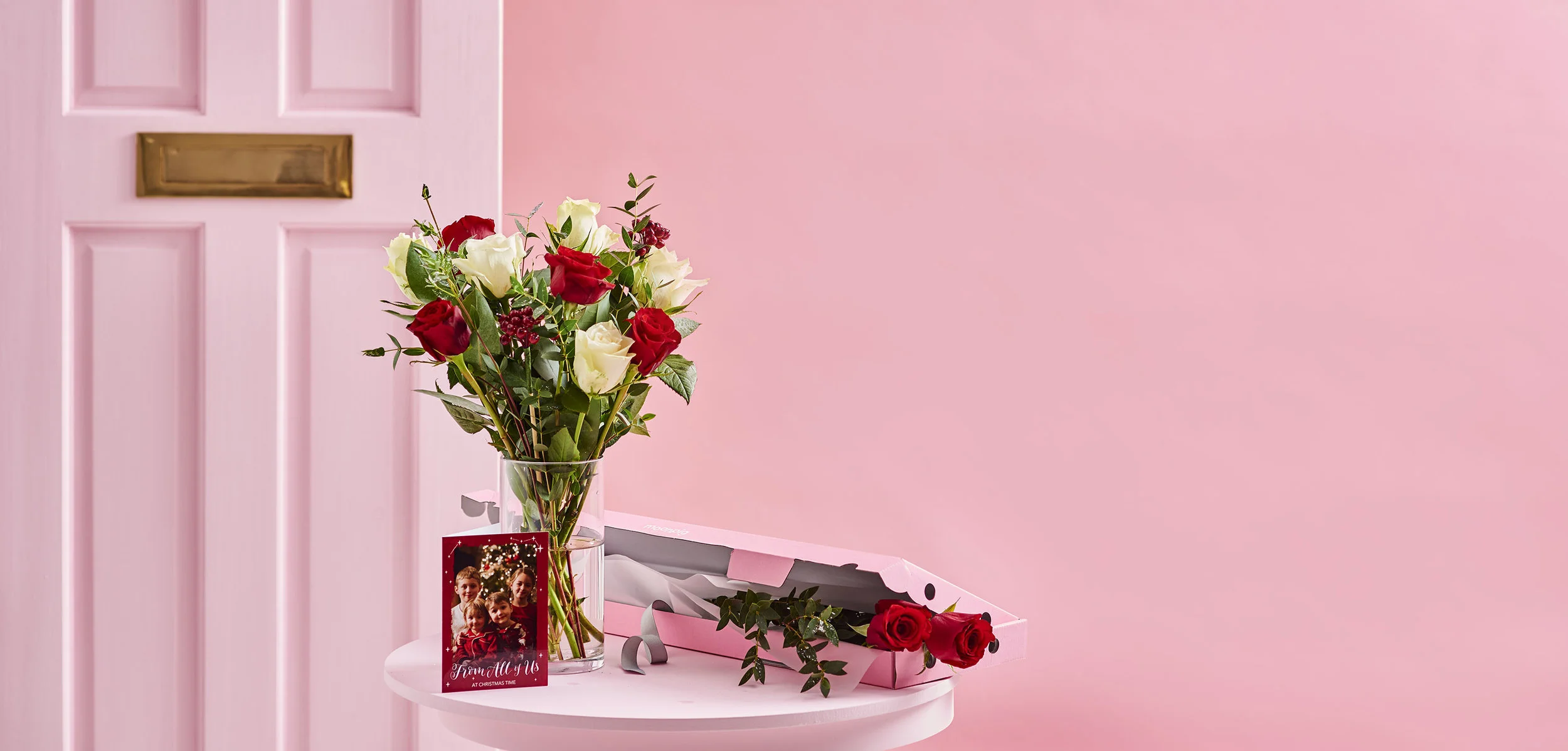 JLau_MPXmas18_Shot_8_Letterbox_Christmas_Roses_411_rf.jpg