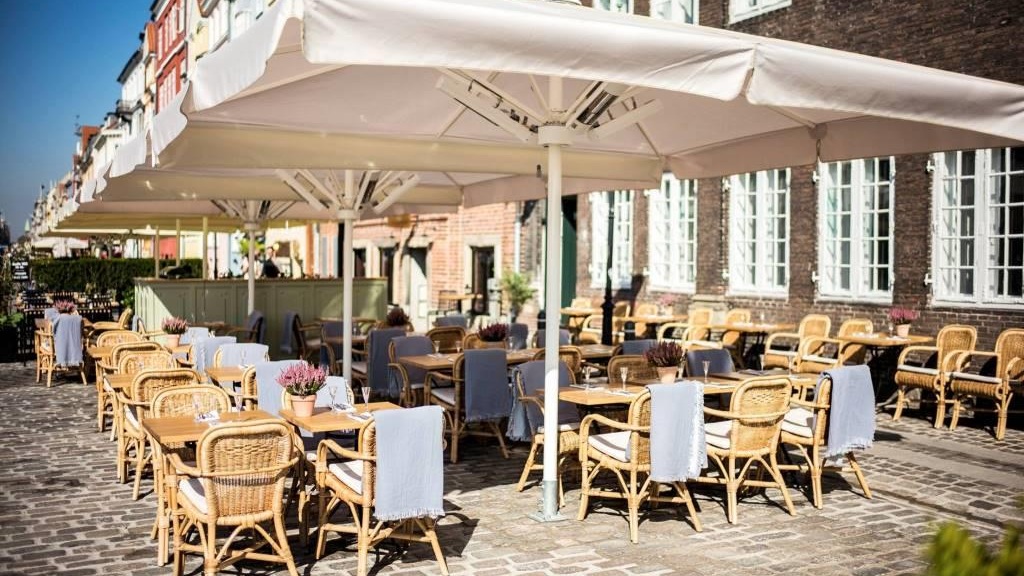 Kompasset og Karma Sushi ligger i den mere stille ende af Nyhavn