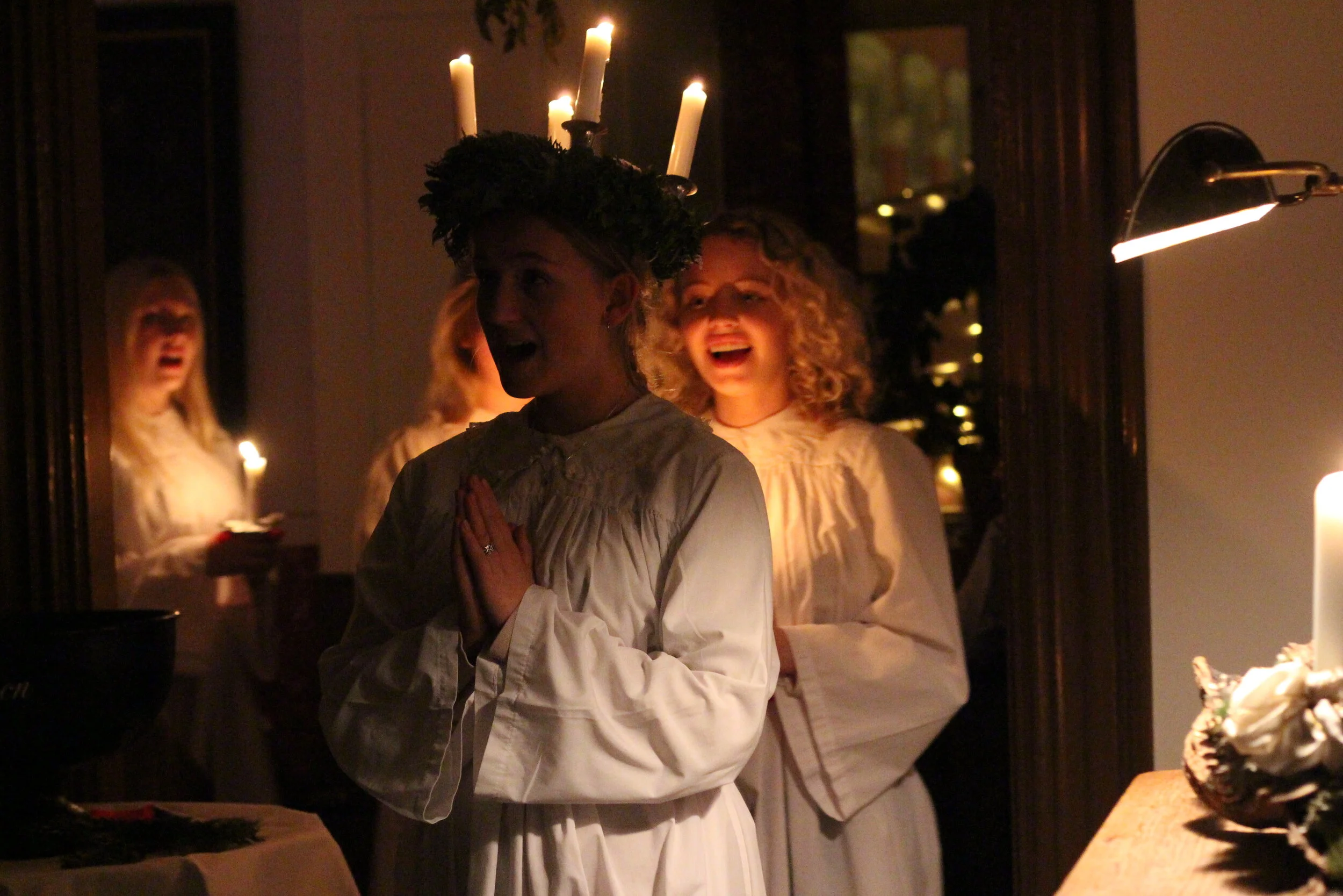 Luciaoptog: Levende lys og sang i otte forskellige restauranter 