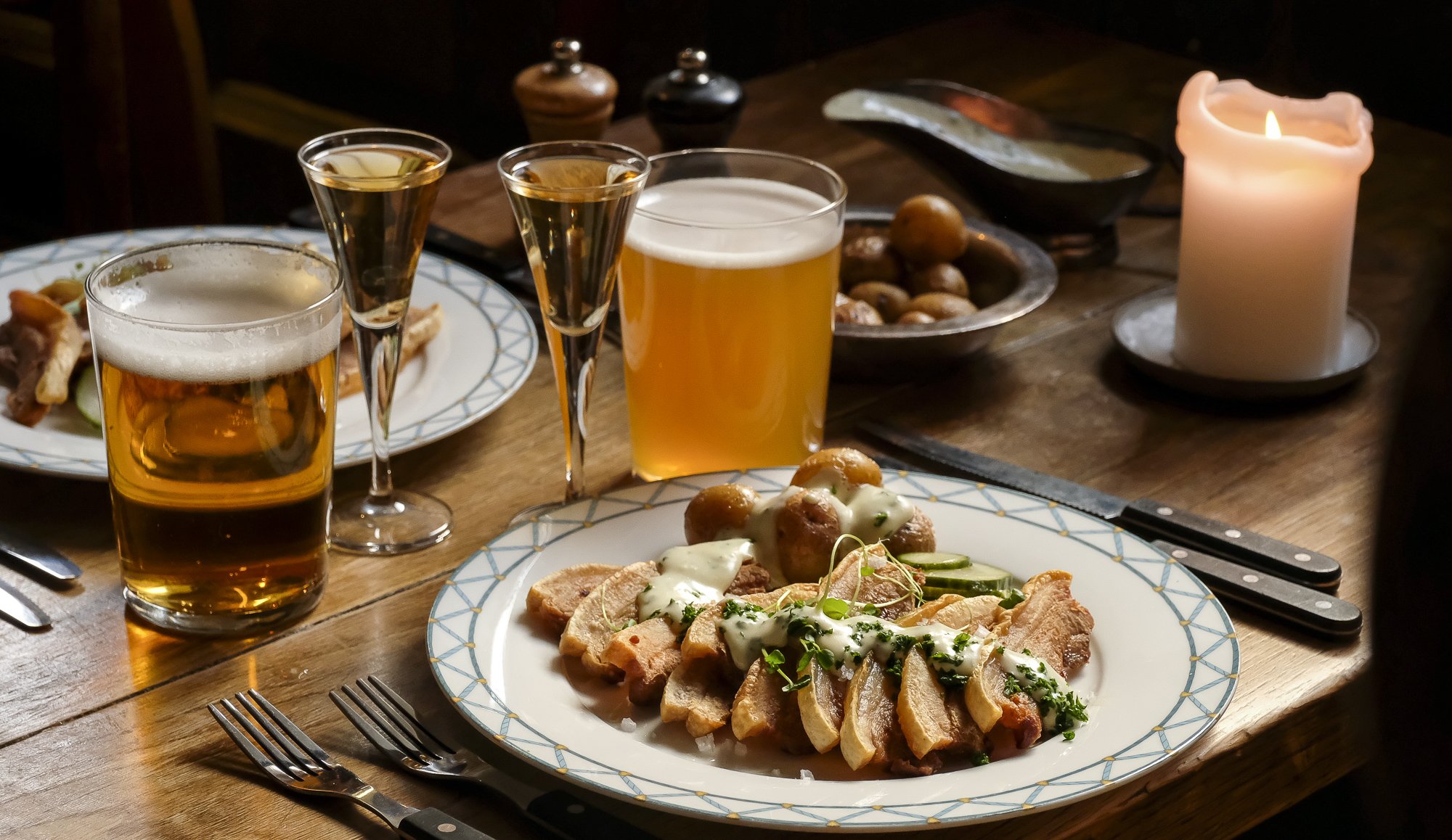 Valgflæsk 2026: Klassisk stegt flæsk på Nyhavns Færgekro