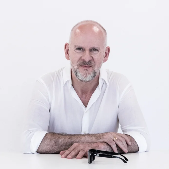 simon-critchy-2015-3.jpg