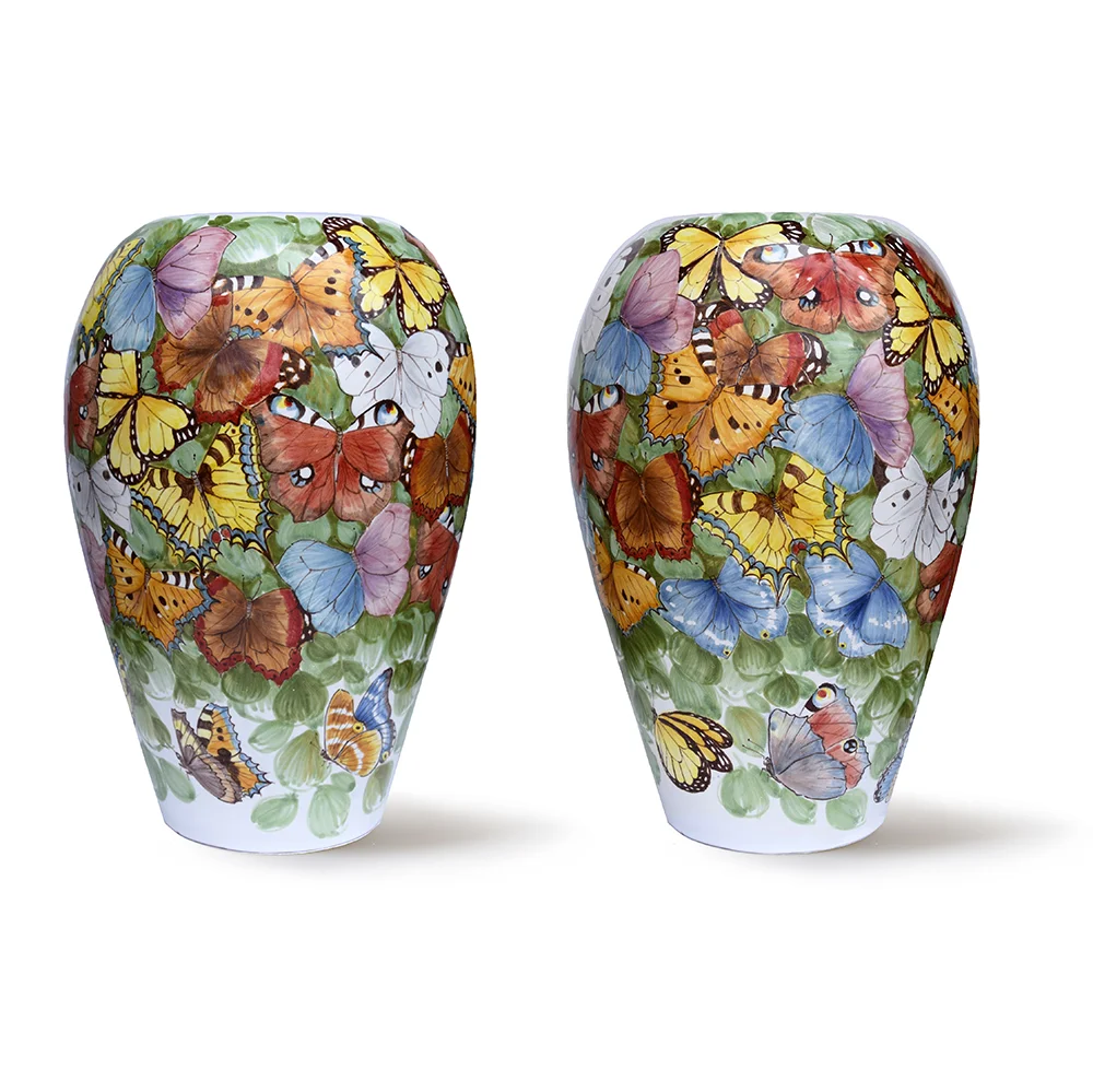 Vaso medio (h. cm. 25) in maiolica a gran fuoco (cottura 920°C), vista fronte e retro