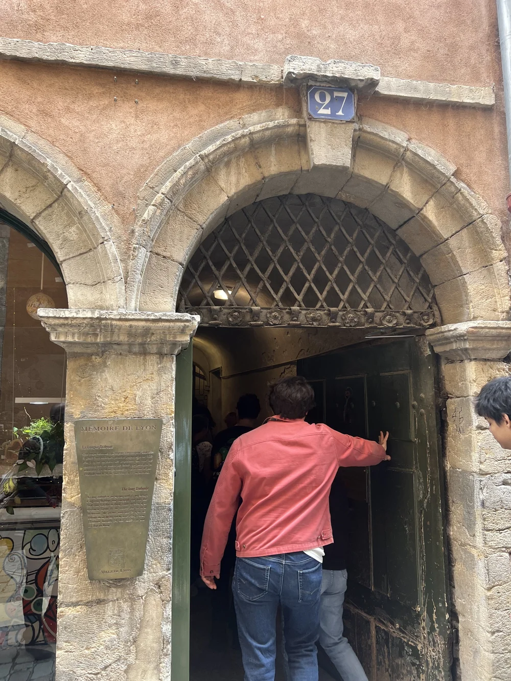 Entering a secret Traboule passage