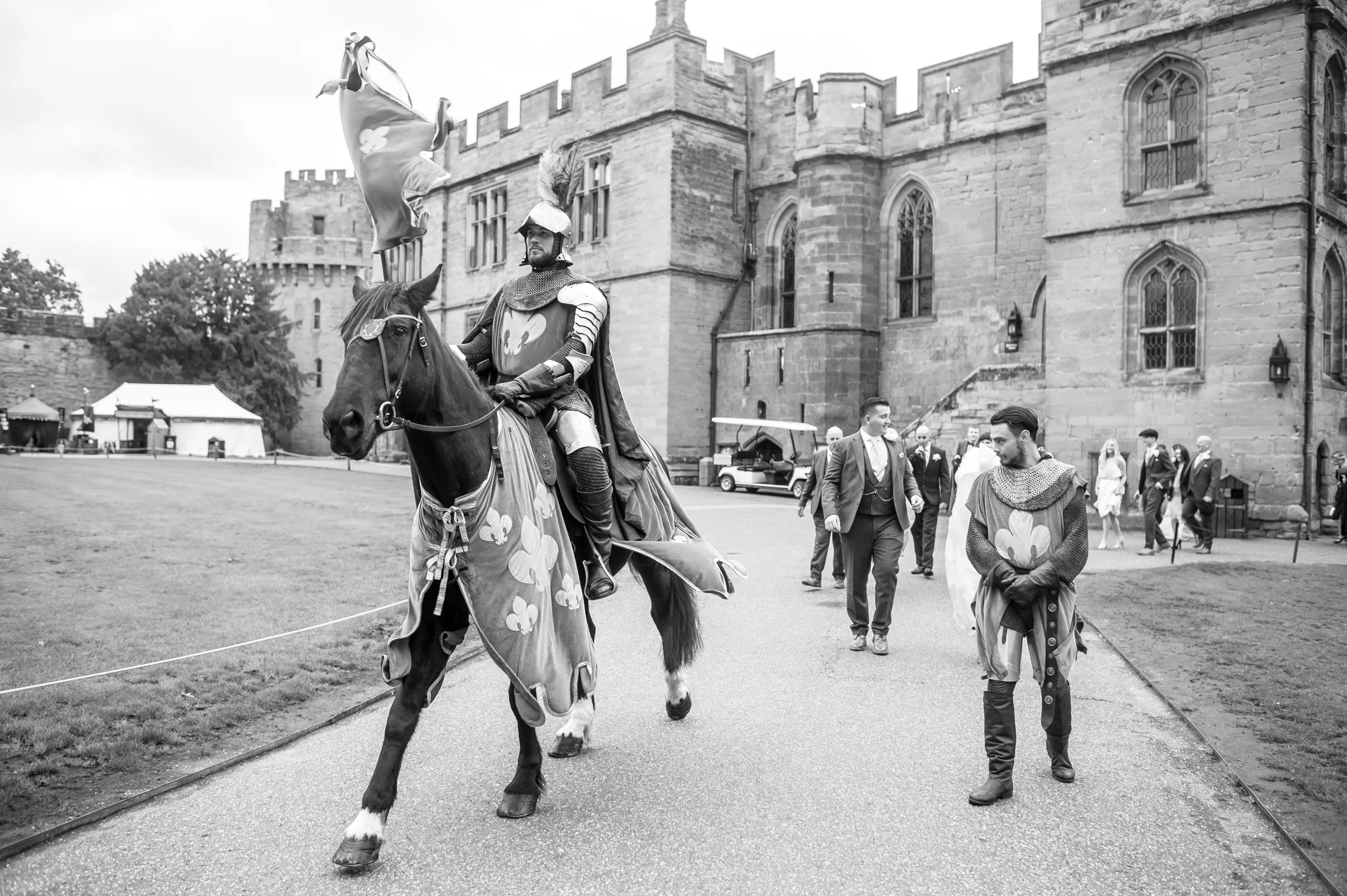 Warwick Castle Wedding Photography (18 of 39).jpg