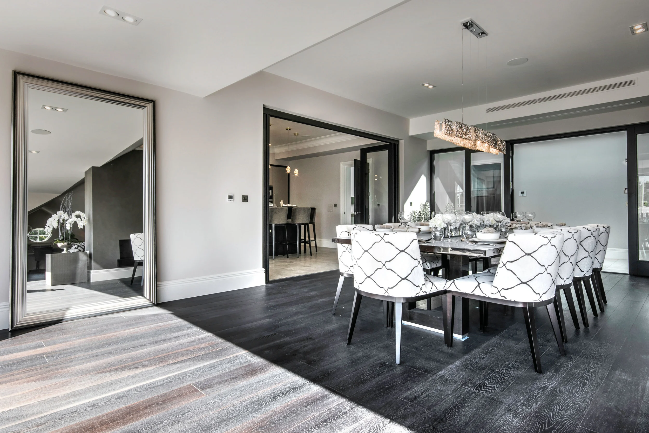 Dining area penthouse.jpg