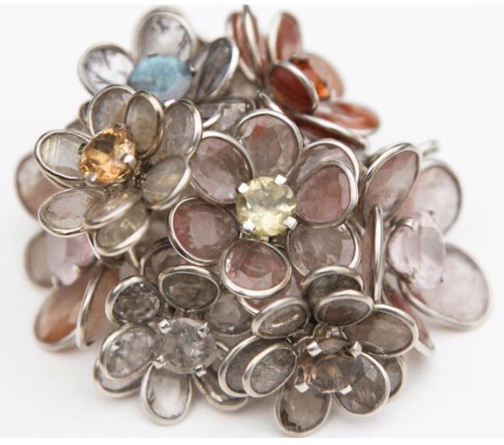 April showers bring May flowers! 
 
A bouquet of flower rings created with semiprecious gemstones. 

Find more @suzette.eu 
or DM and follow here👆🏼! 
-
-
-
#bouquet #flower #rings #sterlingsilver #rutilequartz #gemstone #jewelry #concept #crafted #