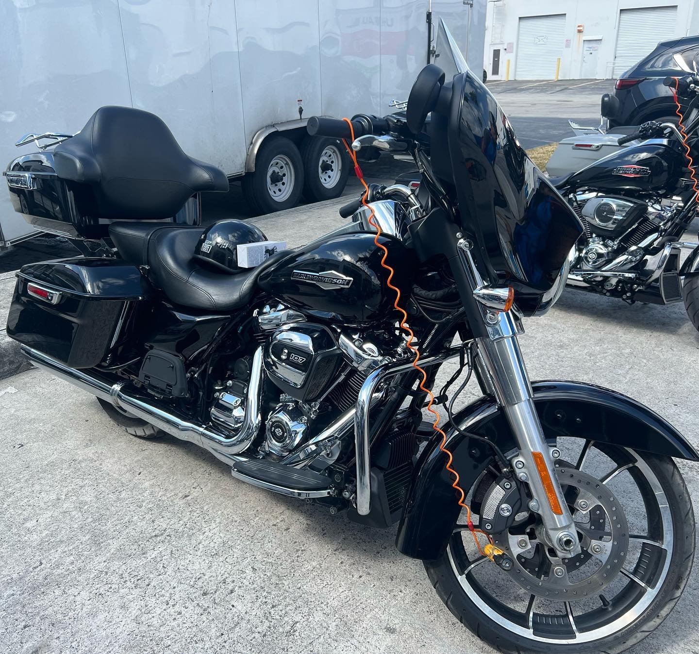 Picked up the Harley and we are off on an anniversary bike tour of a lifetime. 

But never without the proper attire! 

Sterlingsilver mini model Harley keyloop
-
-
-
#preciousgifts #sterlingsilver #mini #harleydavidson #harley #keyloop #signature #1