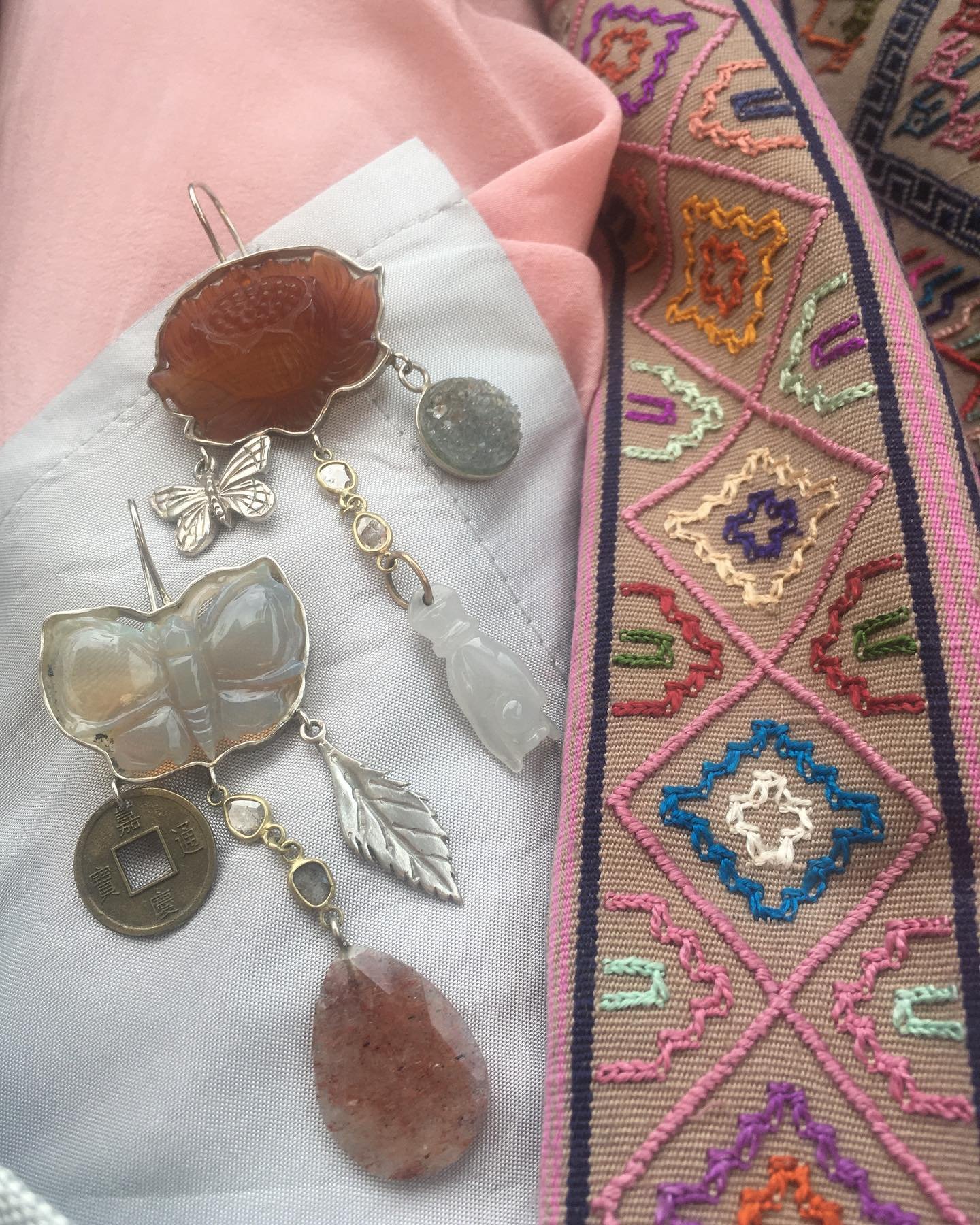 Nostalgia revisiting my treasures 
-
-
-
#earrings #hangingearrings #chandelierearrings #reimagine #reuse #recycle #collected #broken #unwanted #redesigned #recreated #sterlingsilver #18k #gold #cerneol #opal #rutilequartz #diamond #oneofakindjewelry