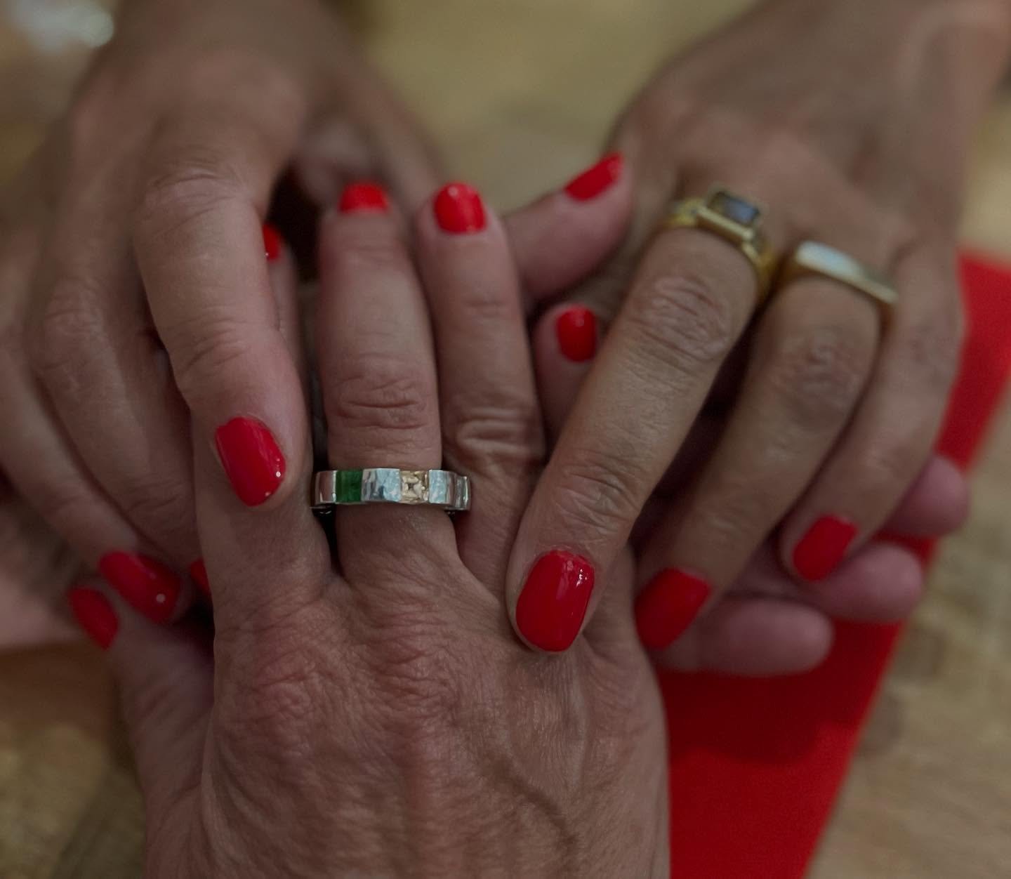 Sharing precious moments.
Solitaire herstory band ring with citrin and diamonds set in 18k gold.
Checker Ring with rainbow colored tourmaline set in sterling silver.
DM or Follow to see more here☝🏼 @suzetteoneofakindjewelry
-
-
-
#statementr
