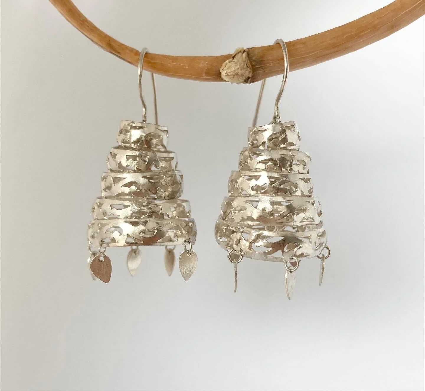 These sterling silver chandelier earrings ‘Parasol’ designed for the lao jewelry collection, ‘Hoi Sang, Unique Lao Jewelry’, comes with diverse layers of parasol, created in sterling silver, 18k gold and even with dangling dia