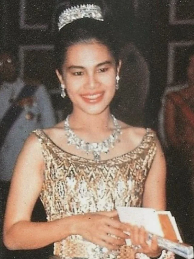 My condolences to all the people of Thailand and all those who like myself, looked up to HM Queen Sirikit. 
As we spent a lot of time in Thailand already in the 60’s and 70’s she was an idol to me. I had a photo of her on my wall. She wa