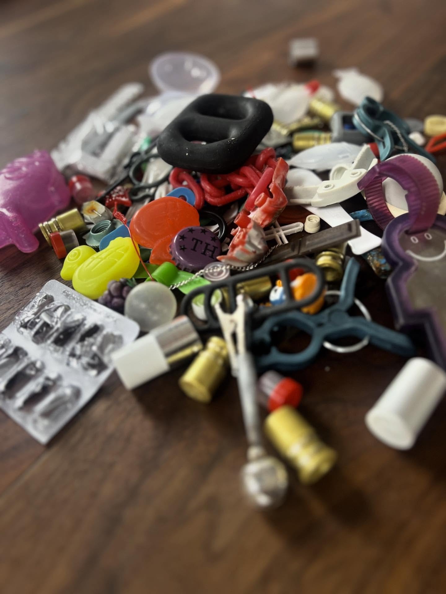 Challenge yourself! 

Jewelers, create something out of our unwanted. 
Reimagining above and beyond! 
Join us for REIMAGINE 

This March, during Munich Jewelry Week, Canela Art Studio becomes a space where contemporary jewellery meets the art of reus