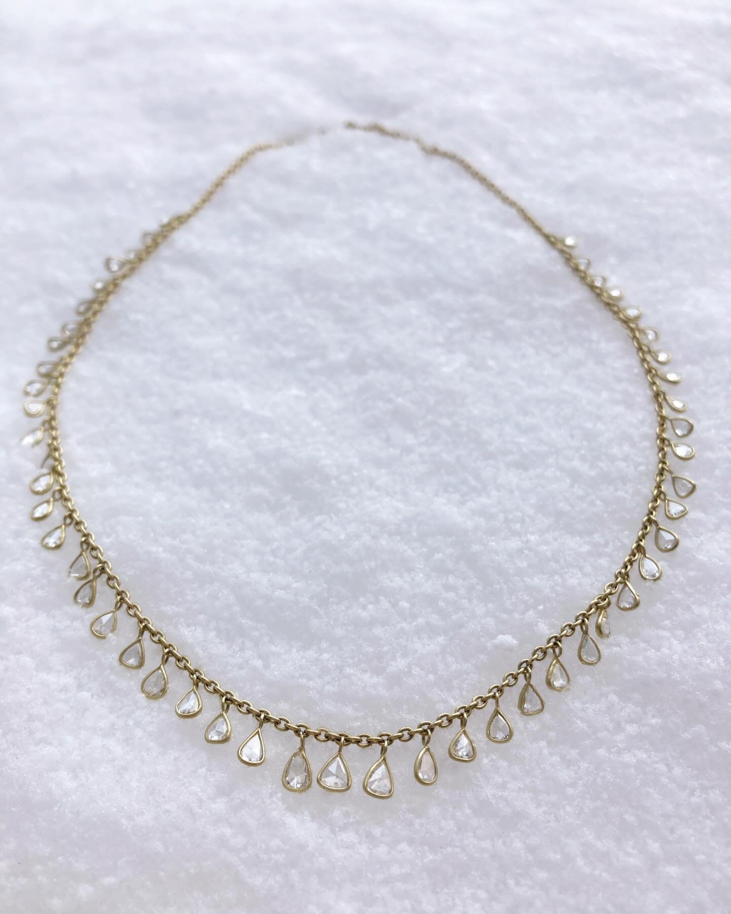 Let it snow🎼 
Let it snow🎼 
Let it snow🎼 

New England is covered in snow in time for Christmas! 

Therefore, a collier of delicate facetted drop diamonds set in and on an 18k gold chain is appropriate for posting! 

Still looking for a special gi