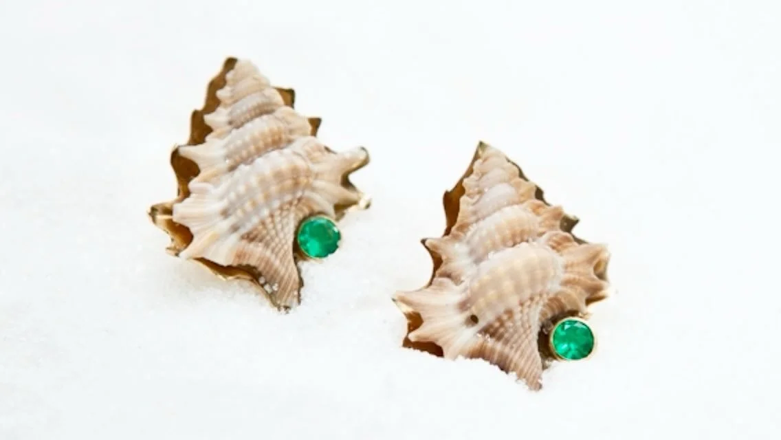 Christmas tree clip earrings of natural sea shells. Where the little touch of green from the facetted emeralds reminds one of 🎄! Created and set 18 karat gold. 

@suzetteoneofakindjewelry wishes Merry Christmas to all my FB Friends, Followers and Cl