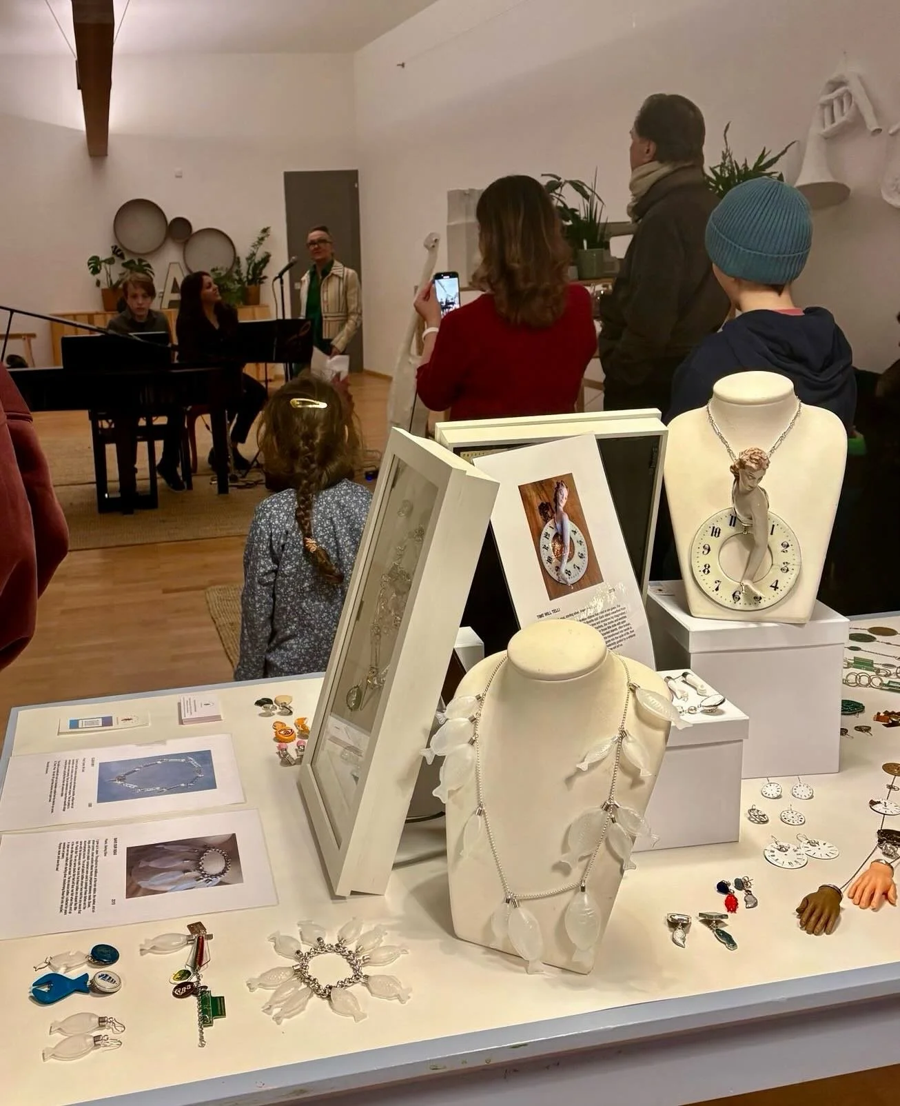 Munich &lsquo;IS&rsquo; officially buzzing with art jewelery and handcrafts! 

So much so that I have not been able to keep up with our own updates! 

Thanks to all who made our opening night for REIMAGINE  Tuesday evening @canela_artstudio such a su