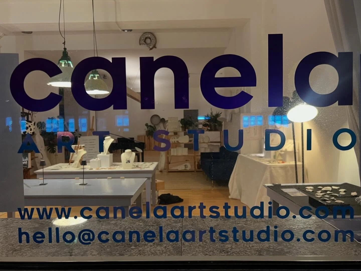 Grateful for the many special moments created around jewelry and the arts this past @munichjewelleryweek @canela_artstudio during our exhibition and REIMAGINE workshops for children and adults 

Keep in touch @suzetteoneofakindjewelry for what is up 