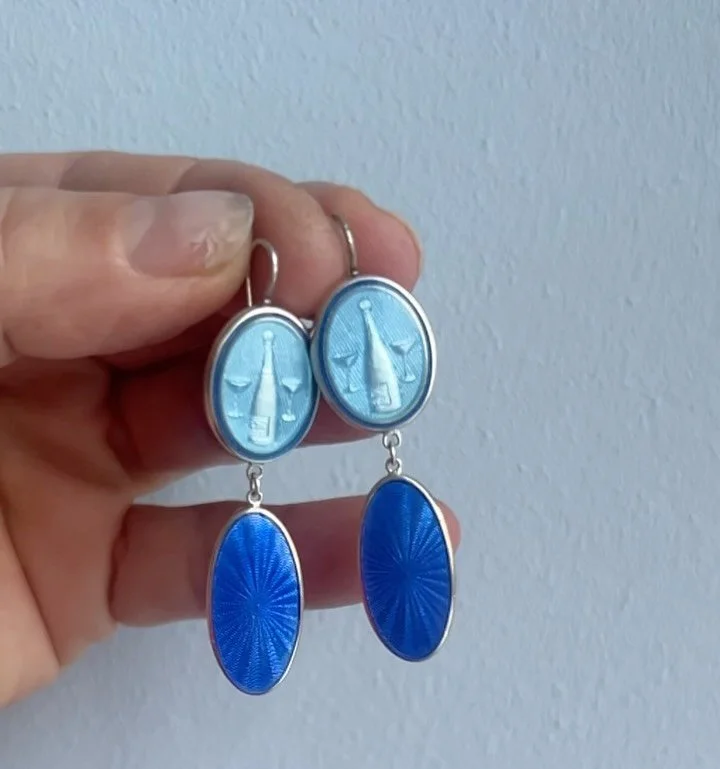 Reimaging no longer loved cuff links into new treasures! 

Really pleased with these new earrings to add to my &lsquo;trash to treasure&rsquo; collection 

Do you have beautiful but no longer used things lying around? They are given a second life @su