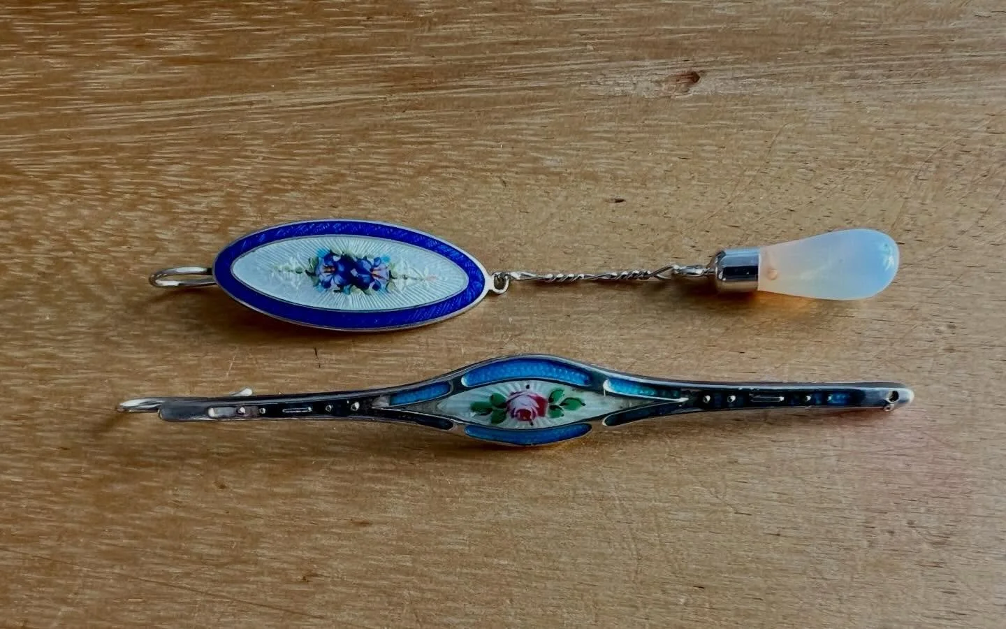 More reimaging &hellip;. Broken vintage enamel pins are a new treasure! 

Also pleased with these new mismatch earrings to add to my &lsquo;trash to treasure&rsquo; collection 

Do you have beautiful but no longer used things lying around? They are g