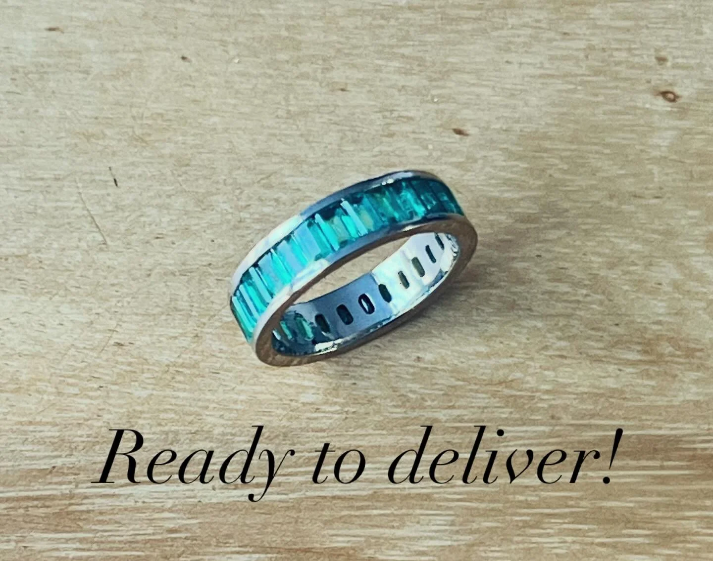 Emeralds! 

What a way to start the week! 

Creating  just for you @suzetteoneofakindjewelry 
-
-
-
#emerald #whitegold #statementring #commission #suzetteoneofakindjewelry