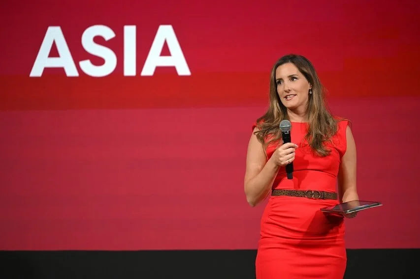 Matching the colour scheme &hearts;️ interviewing the legendary @mjgold4 on stage in Singapore last week 🇸🇬